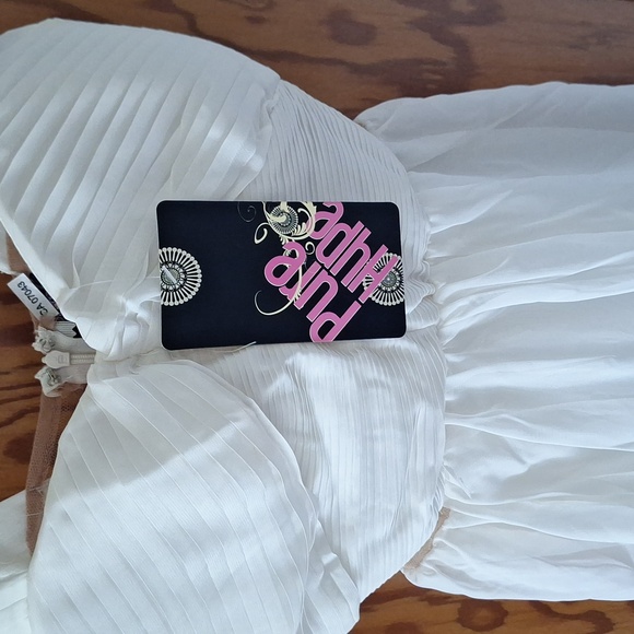 Dress - Picture 4 of 4